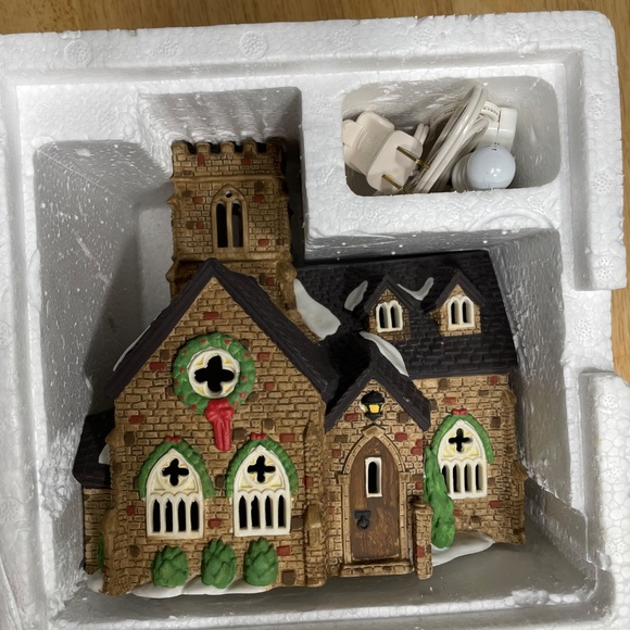 Department 56 Heritage Collection Dicken’s Village Series “Knottinghill  Church” - Picture 10 of 10